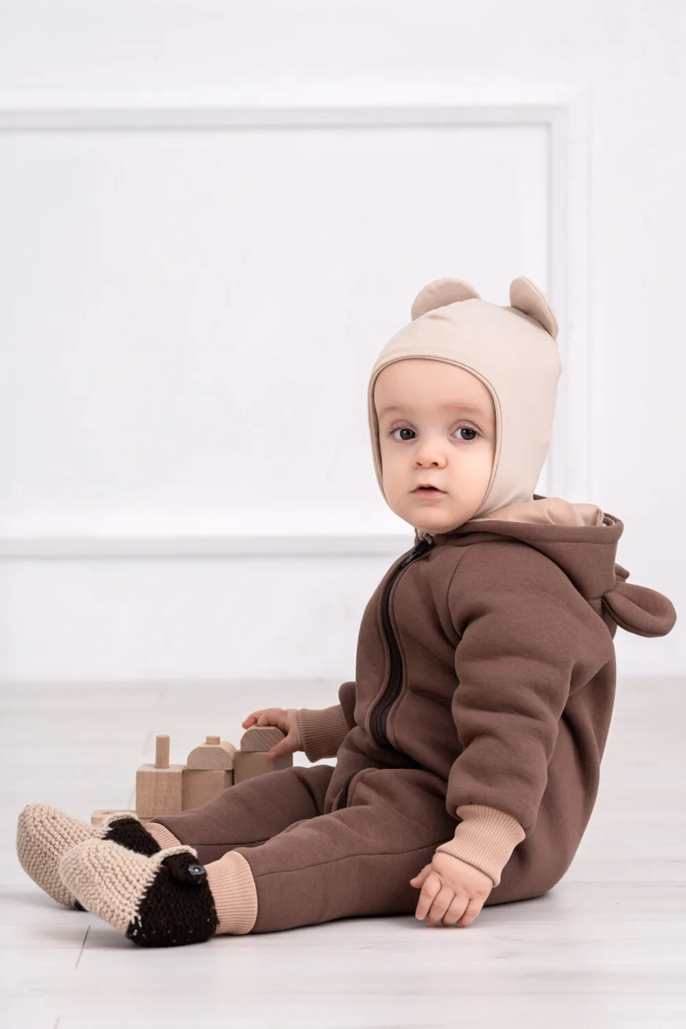 rudos spalvos romperiukas Rankų darbo rudos spalvos romperiukas