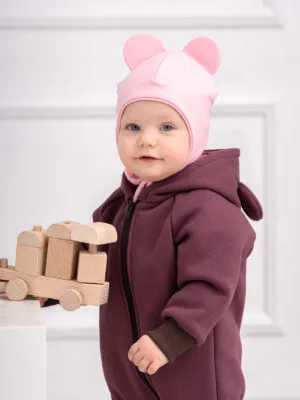 Rožinės spalvos kepurė su raišteliais