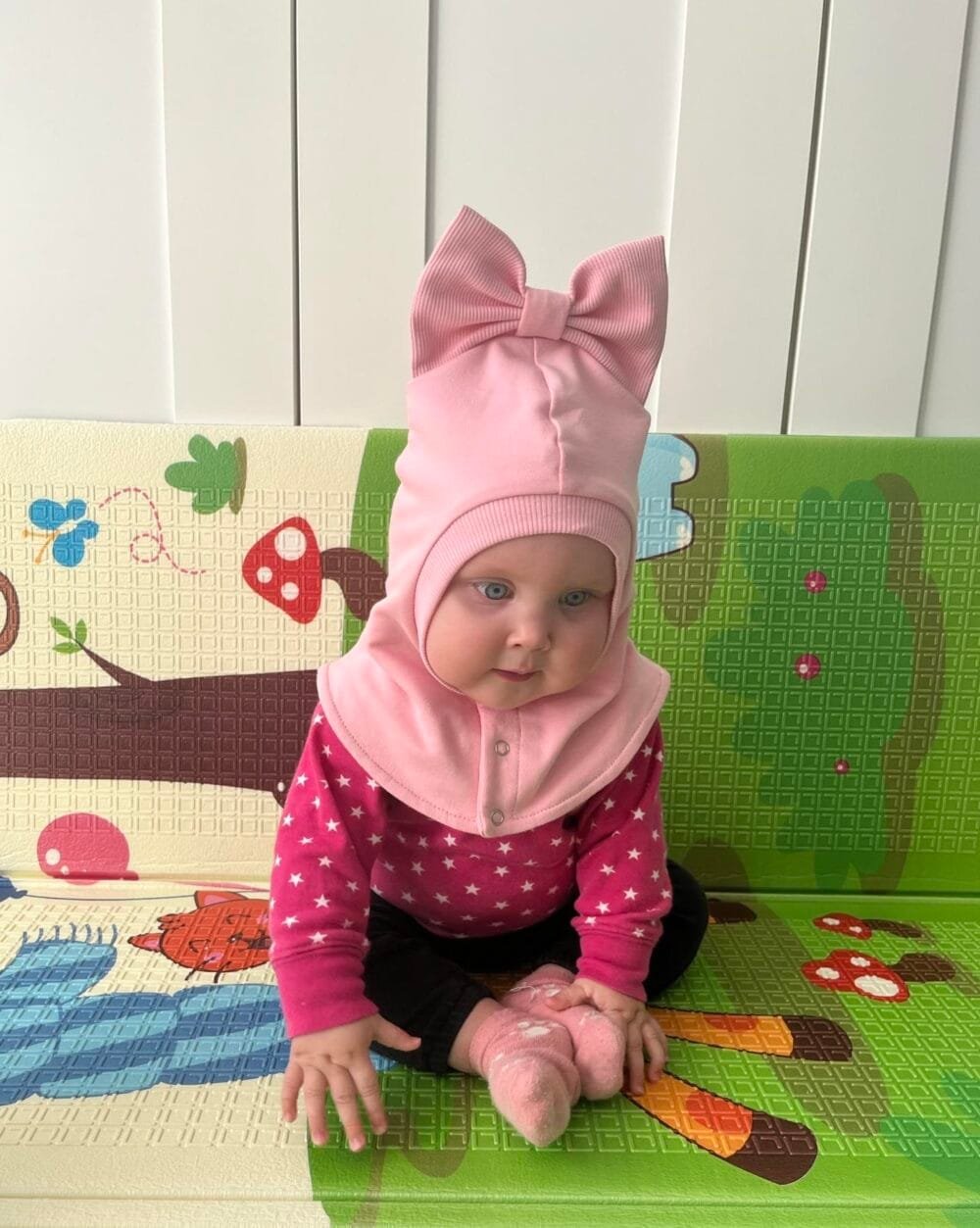 IMG_8917 Rožinės spalvos šalmukas su kaspinėliu