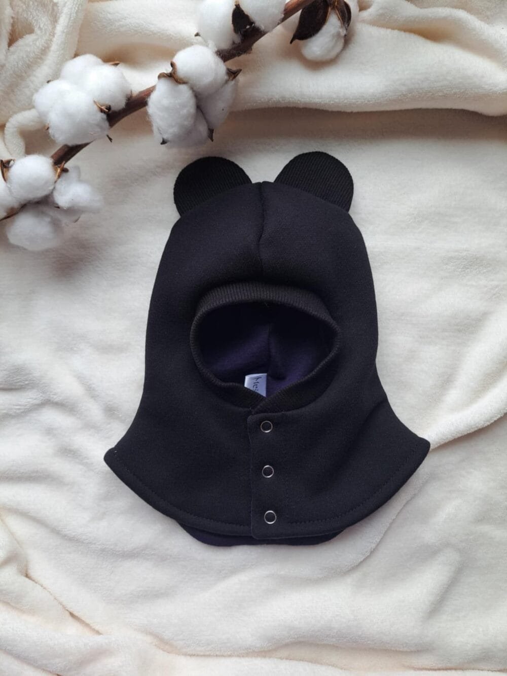 Žieminis juodos spalvos šalmukas