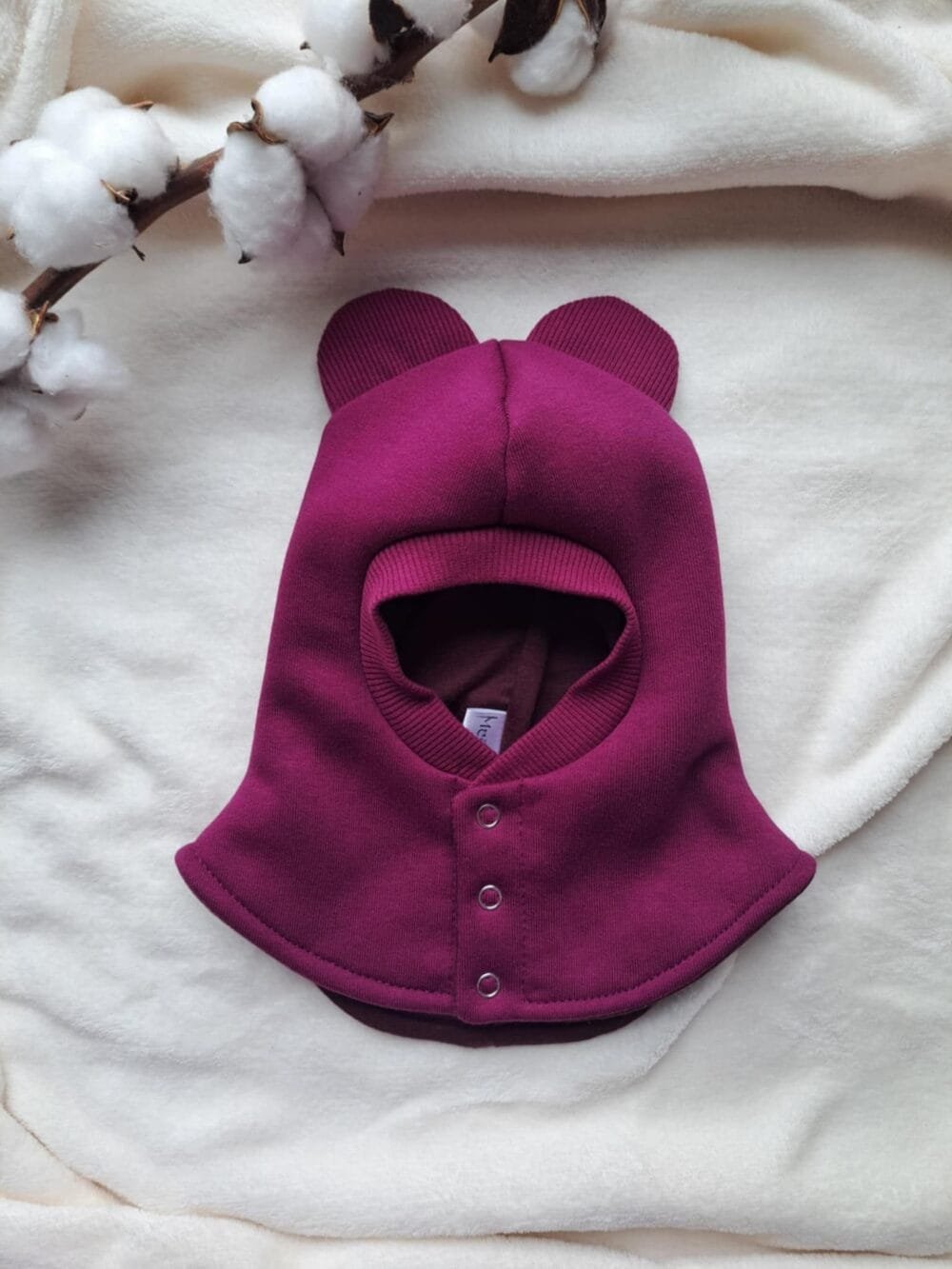 žieminis šalmukas purpurinės spalvos