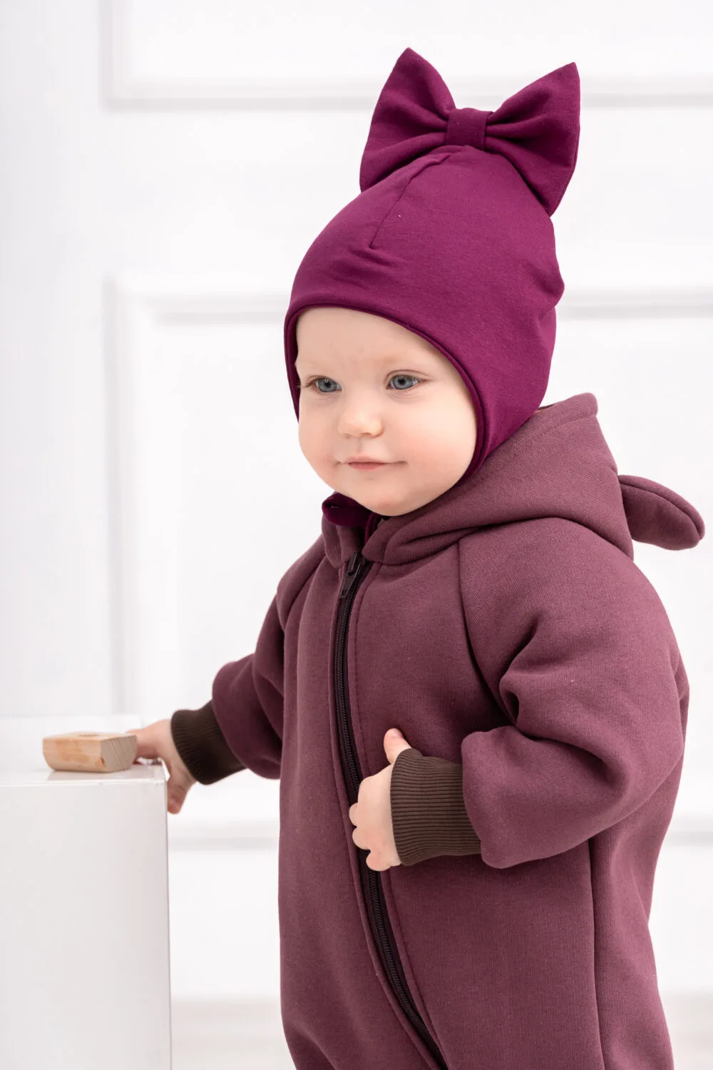 Rankų darbo bordo spalvos romperiukas