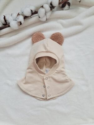 Kreminės spalvos šalmukas