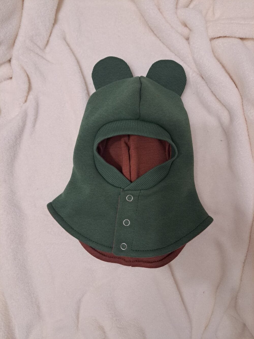 žieminis žalios spalvos šalmukas