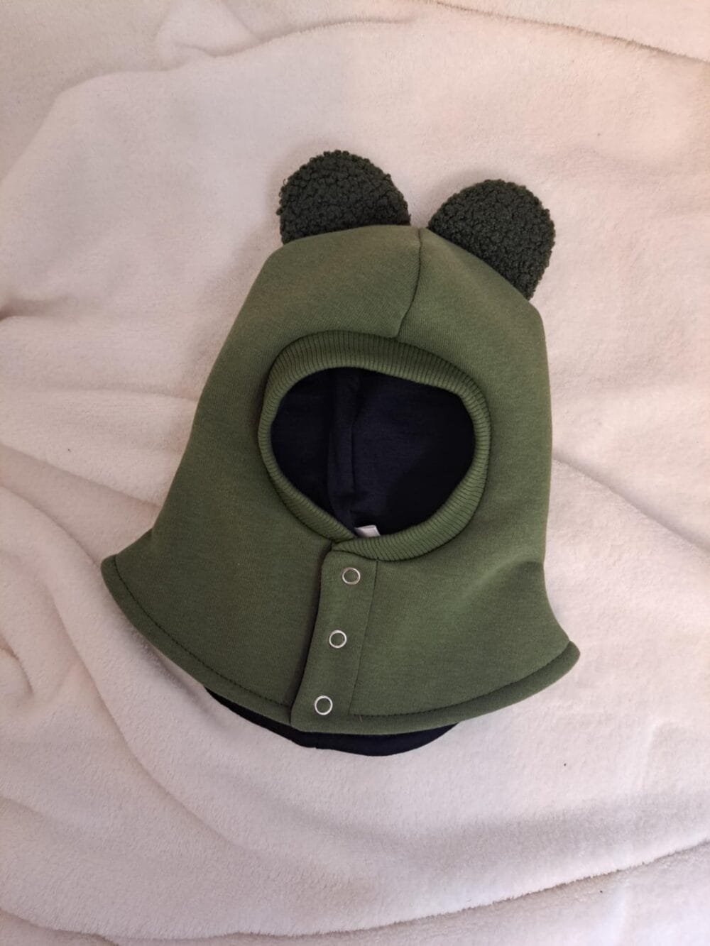 Žieminis chaki spalvos šalmukas