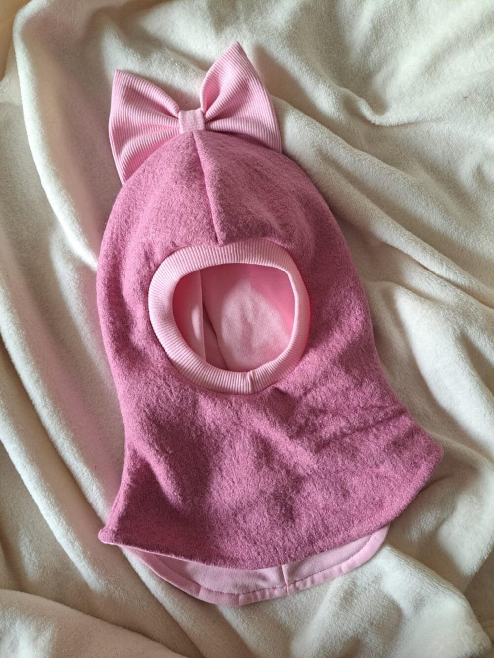 Žieminis šalmukas rožinės spalvos