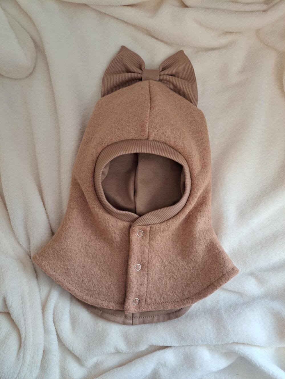 att.9CJWrf9jtEV7OZXQt59j88ixmU6cjlc78zLEUP-391Y Žieminis šalmukas kreminės spalvos