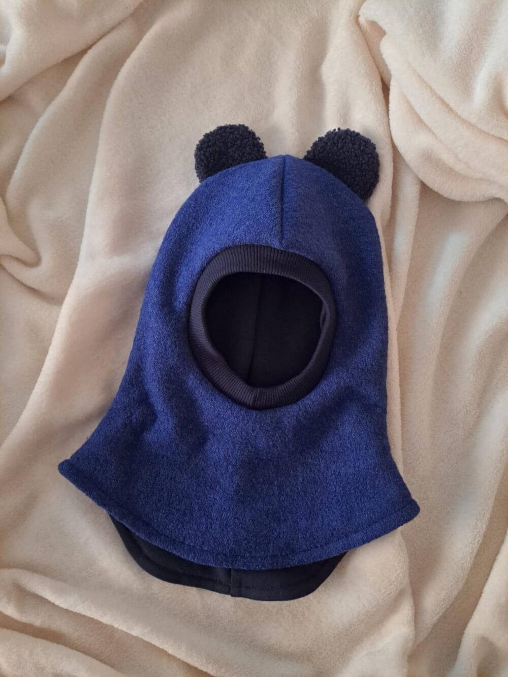 Žieminis šalmukas mėlynos spalvos