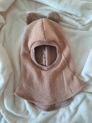 Žieminis šalmukas kreminės spalvos