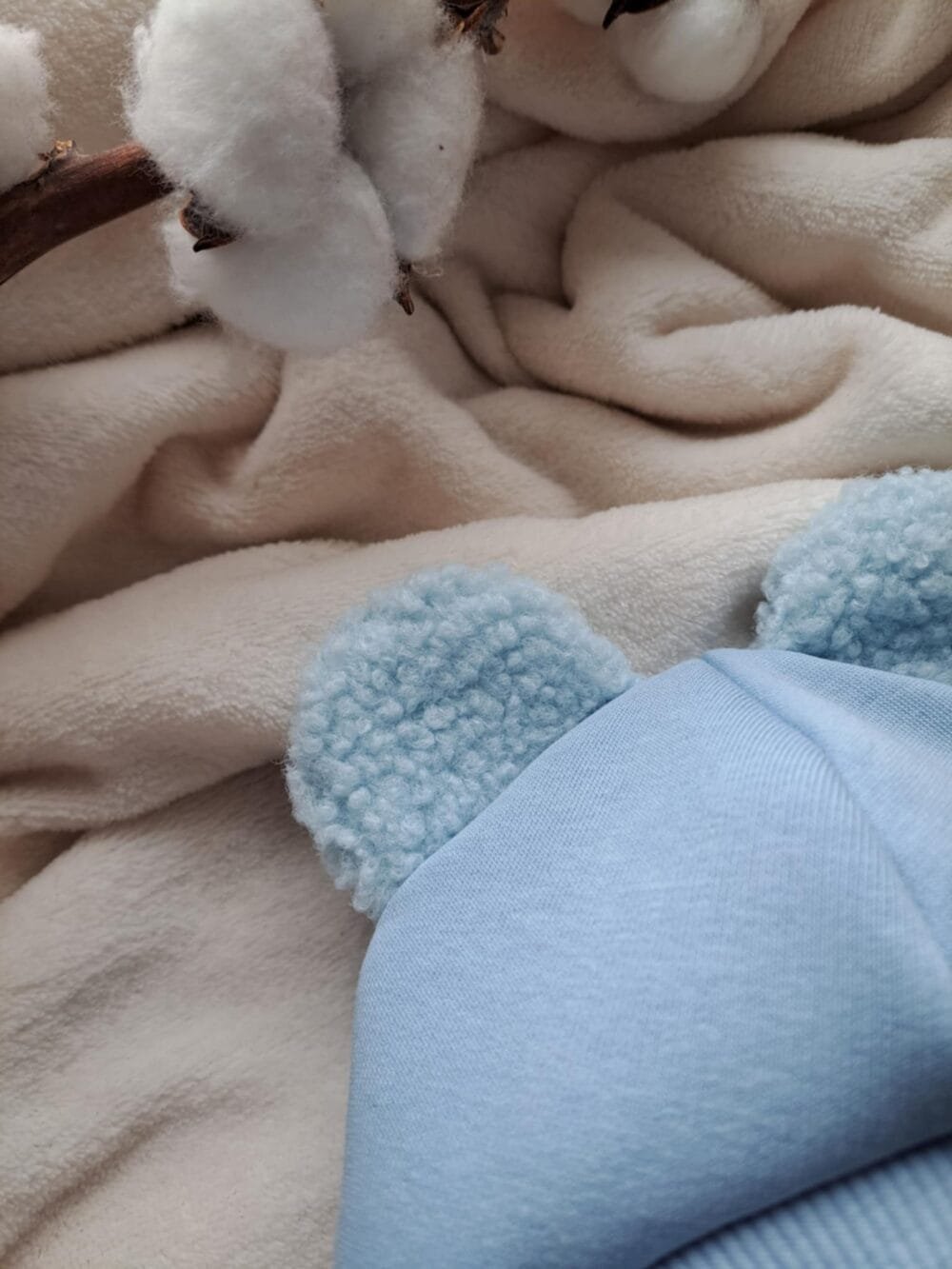 Žieminis žydros spalvos šalmukas