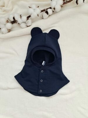 Mėlynos spalvos šalmukas su ausytėmis