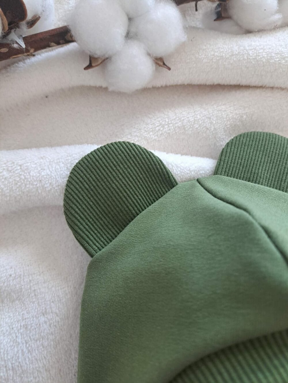 att.aE6dQkM9KvvcrTVwpJqb7nO7N4IfNAJ9SwPDu4tOVyo Chaki spalvos šalmukas su ausytėmis