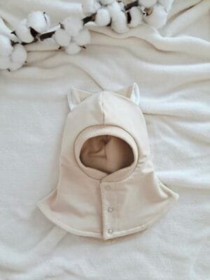 Kreminės spalvos šalmukas ,,Katinukas’’