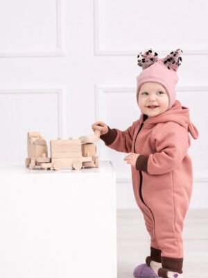 Rankų darbo pelenų rožės spalvos romperiukas